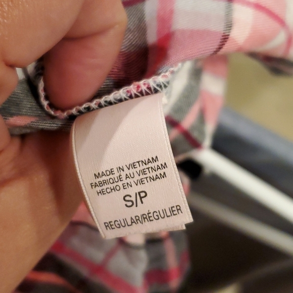 4/$20 Victoria's Secret lounge sleep flannel top - Picture 7 of 10